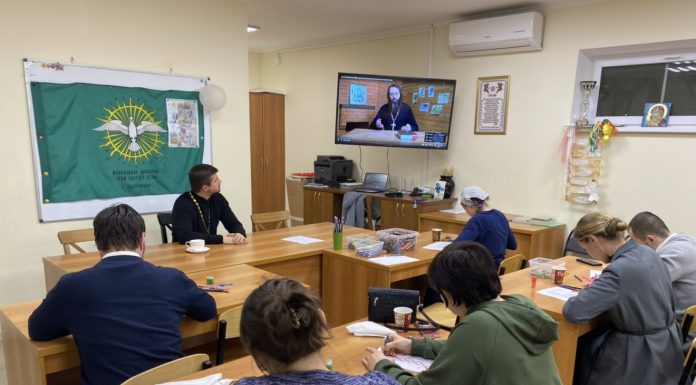 Для молодежи храма Святого Духа прошел мастер-класс, посвященный празднованию Дня православной книги