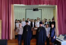 В храмах Екатеринодарской епархии начала работу передвижная выставка, организованная церковно-историческим кабинетом семинарии