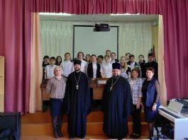 В храмах Екатеринодарской епархии начала работу передвижная выставка, организованная церковно-историческим кабинетом семинарии