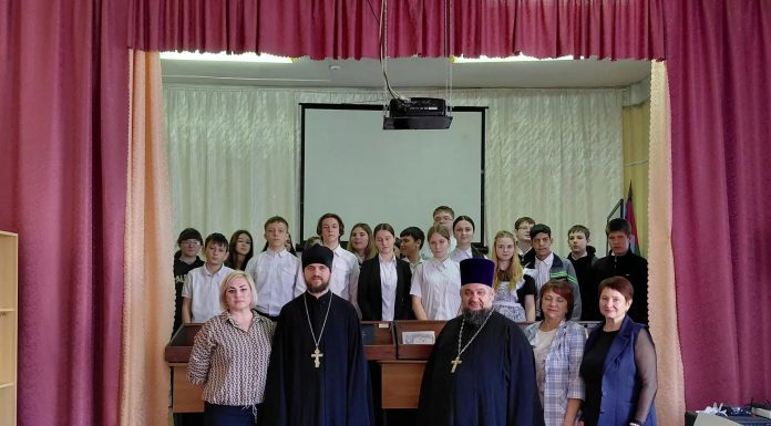 В храмах Екатеринодарской епархии начала работу передвижная выставка, организованная церковно-историческим кабинетом семинарии