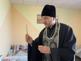 Иерей Сергий Кондратенко посетил подопечных дома престарелых