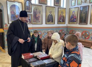 Иерей Сергий Кондратенко провел открытые уроки для учеников православного семейного центра РКШ «Лествица»