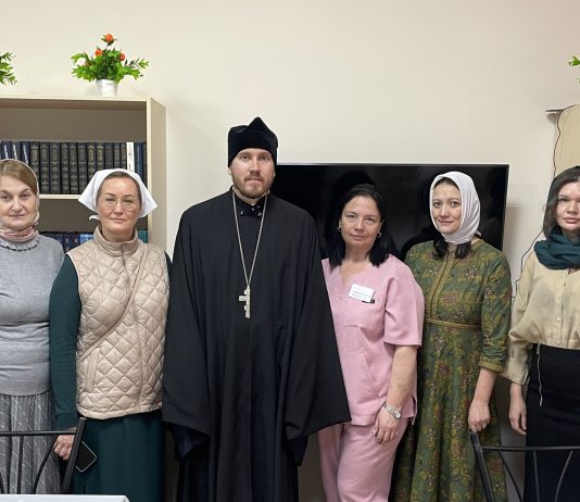 Иерей Сергий Кондратенко посетил дом престарелых