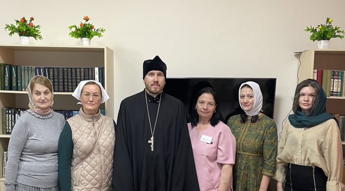 Иерей Сергий Кондратенко посетил дом престарелых