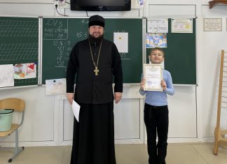 Духовник семейного православного центра РКШ «Лествица» протоиерей Дмитрий Руднев поздравил воспитанников школы