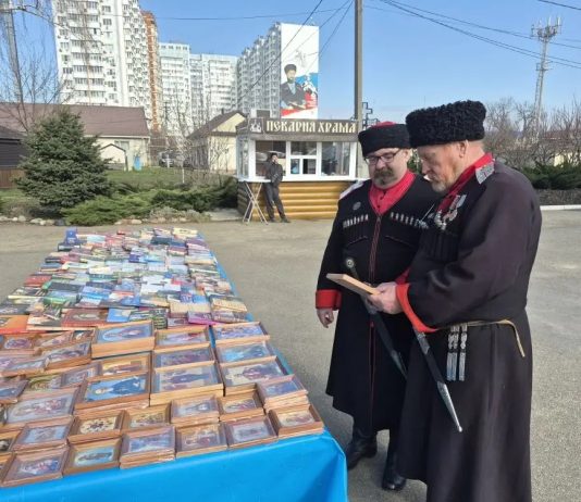 В храме Вознесения Господня прошла выставка-продажа «Книжный мир православия»