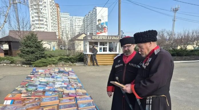 В храме Вознесения Господня прошла выставка-продажа «Книжный мир православия»