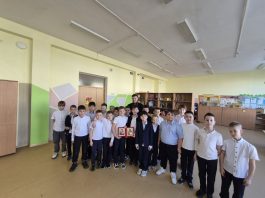 Священник Давид Кочаров посетил школу № 15 и провел беседу с учениками на тему «Почитание святых икон»