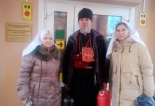 Священник и сестры милосердия навестили подопечных геронтологического центра «Екатеринодар»