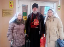 Священник и сестры милосердия навестили подопечных геронтологического центра «Екатеринодар»