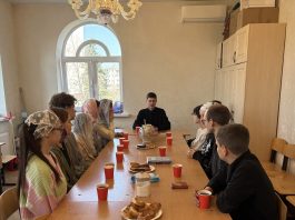 В молодежном клубе при Свято-Сергиевском храме г.Краснодара состоялась встреча, приуроченная ко Дню православной книги