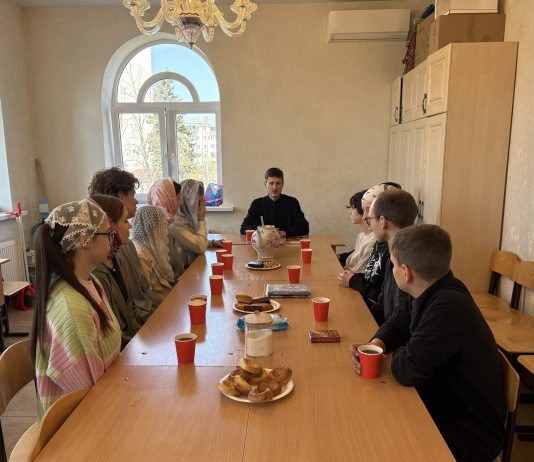 В молодежном клубе при Свято-Сергиевском храме г.Краснодара состоялась встреча, приуроченная ко Дню православной книги