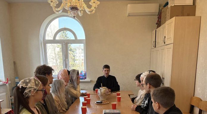 В молодежном клубе при Свято-Сергиевском храме г.Краснодара состоялась встреча, приуроченная ко Дню православной книги