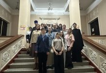 Молодежь 1 и 5-го благочиний посетила выставку, посвященную Дню православной книги