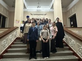 Молодежь 1 и 5-го благочиний посетила выставку, посвященную Дню православной книги