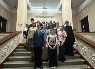 Молодежь 1 и 5-го благочиний посетила выставку, посвященную Дню православной книги