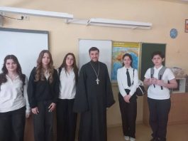 Иерей Давид Кочаров встретился с учащимися МАОУ СОШ № 15