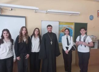 Иерей Давид Кочаров встретился с учащимися МАОУ СОШ № 15