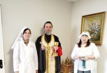 Протоиерей Андрей Драган и сестры милосердия посетили дом престарелых