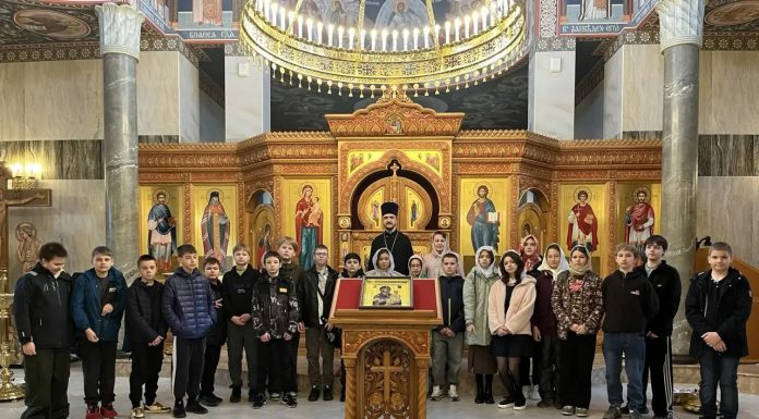 В храме великомученика и целителя Пантелеимона прошла экскурсия для школьников