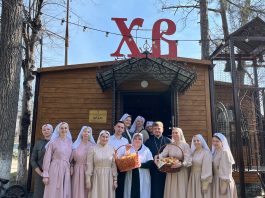 Иерей Иоанн Усачёв вместе с сёстрами милосердия совершил визит в больницу скорой медицинской помощи