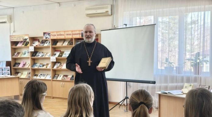 В Северской районной библиотеке проходит выставка ко Дню православной книги