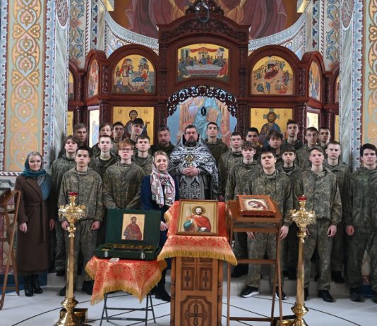 Воспитанники центра «Патриот» посетили богослужения и встретились с диаконом Романом Ермаковым