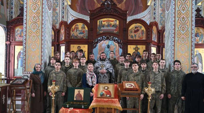 Воспитанники центра «Патриот» посетили богослужения и встретились с диаконом Романом Ермаковым