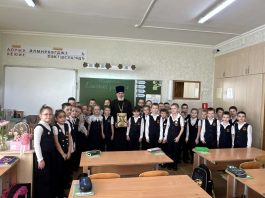 Протоиерей Александр Ананян провел со школьниками встречу , посвященную Дню православной книги