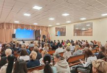 Протоиерей Александр Ананян принял участие в общешкольном собрание Совета родителей