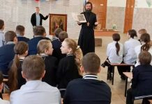 Иерей Павел Максимец провел познавательную встречу с учащимися школы № 6 станицы Пластуновской