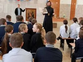 Иерей Павел Максимец провел познавательную встречу с учащимися школы № 6 станицы Пластуновской
