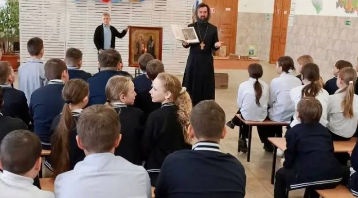 Иерей Павел Максимец провел познавательную встречу с учащимися школы № 6 станицы Пластуновской