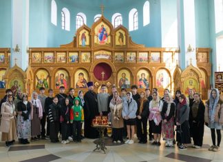 В Свято-Троицком храме состоялась беседа с молодежью, посвященная духовно-нравственным ценностям