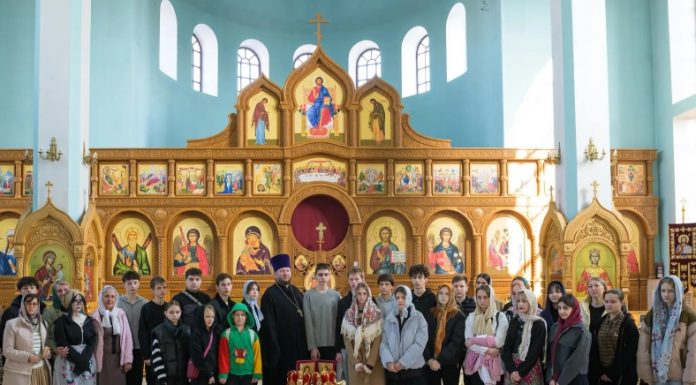 В Свято-Троицком храме состоялась беседа с молодежью, посвященная духовно-нравственным ценностям