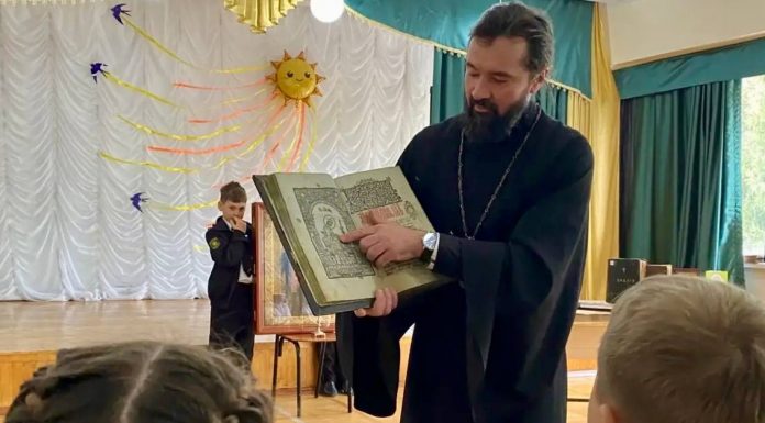 Иерей Павел Максимец провел цикл духовных бесед с учениками средней школы № 26 поселка Украинского