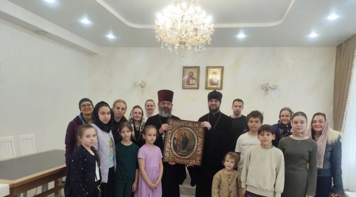 В храме святителя Николая Чудотворца прошла передвижная выставка дореволюционных книг