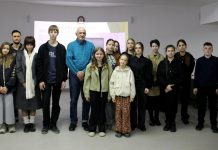 Молодежь Горячего Ключа посетила выставку картин православного художника