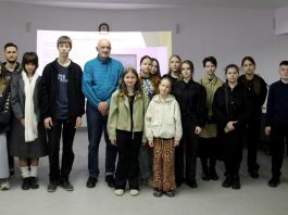 Молодежь Горячего Ключа посетила выставку картин православного художника