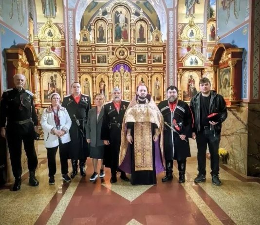 Казаки ГКО «Офицерская казачья сотня» посетили храм вмч. Георгия Победоносца
