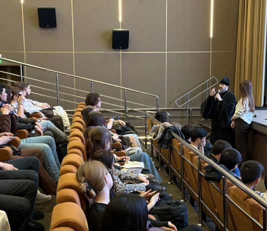 Протоиерей Сергий Лопасов стал специальным гостем показа документального фильма-расследования «Предательство»