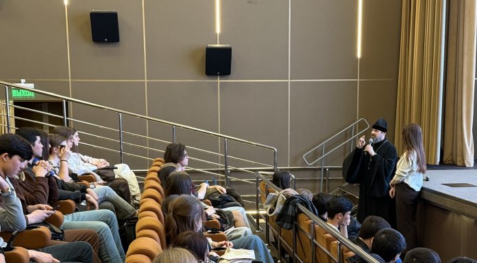 Протоиерей Сергий Лопасов стал специальным гостем показа документального фильма-расследования «Предательство»