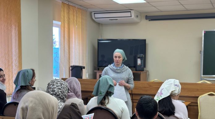 В родительском клубе при Свято-Троицком соборе прошла лекция детского врача-эндокринолога