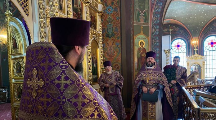 В Свято-Троицком соборе поздравили иерея Андрея Кретова с утверждением его Священным Синодом в должности ректора Екатеринодарской духовной семинарии