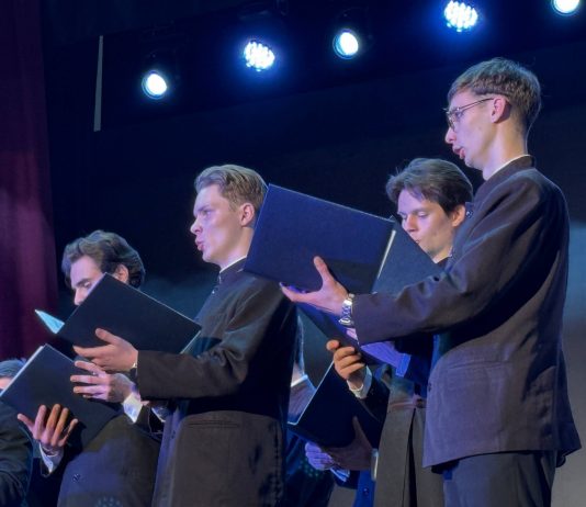 Хор студентов Екатеринодарской духовной семинарии выступил с концертной программой Великопостных произведений в Ейске