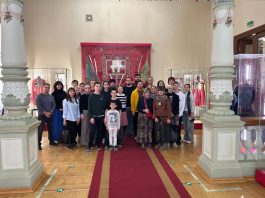 Молодёжь и прихожане Свято-Воскресенского храма посетили музей-заповедник им. Е. Д. Фелицына