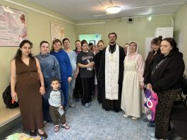 Иерей Михаил Монтиков с сестрами милосердия провел встречу в женской консультации № 6