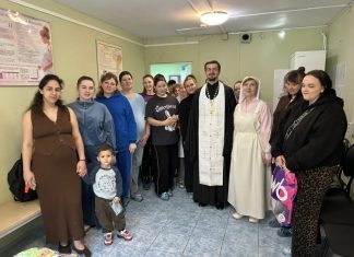 Иерей Михаил Монтиков с сестрами милосердия провел встречу в женской консультации № 6