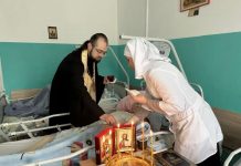 Иерей Алексий Скрынник вместе с сестрами милосердия посетил хоспис города Краснодара