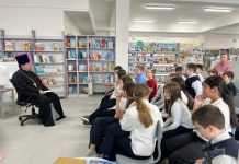 В библиотеке № 111 прошла встреча с настоятелем храма прмц. вел. кн. Елисаветы протоиереем Георгием Козаком